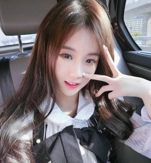 快手网红允恩背景